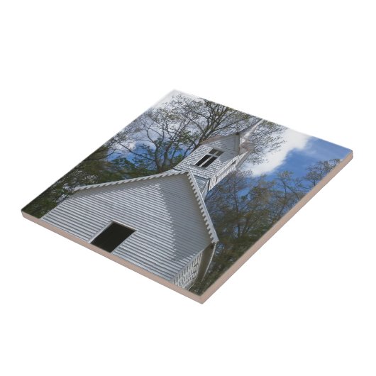 de witte oude kerk in de bergen tegeltje (Zijkant)