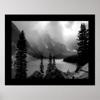 De wolken barsten zwart-wit (met grenzen) poster