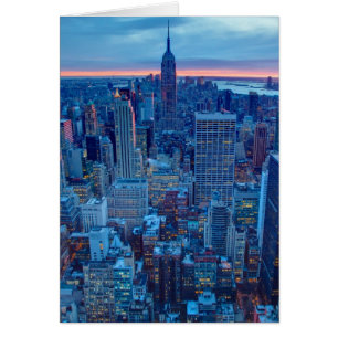 De wolkenkrabbers van Manhattan zijn verlicht