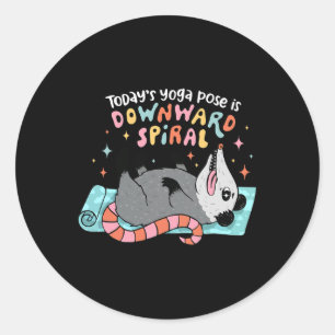 De yogahouding van vandaag is neerwaartse spiraal ronde sticker
