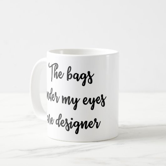 De zakken onder mijn ogen zijn designer Mok (Voorkant links)