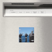 De zeelieden schieten een pistool saluut in tijden magneet (Insitu (Vaatwasser))