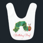 De zeer hongerige driekleepijlerdag baby slabbetje<br><div class="desc">Maak de verjaardag van je kleintje nog specialer met The Very Hungry Caterpillar Birthday Baby Bib! Deze schattige slab is voorzien van Eric Carle's geliefde rups en feestelijke "Happy Birthday" typografie. Ontworpen om de outfit van je baby te beschermen tijdens het maken van taart of bij de maaltijd, voegt het...</div>