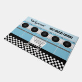 De zelfbedieningswasgoed van de klant die het werk deurmat (Schuin)