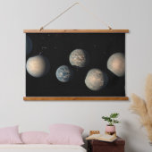 De zeven aardse planeten van Trappist-1 Hangend Wandkleed (Slaapkamer)