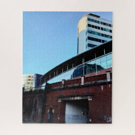 De zijkant van het treinstation legpuzzel