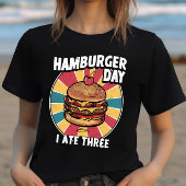 De zoete verrassing: hamburger met een kers op de  t-shirt