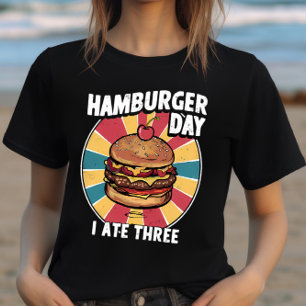 De zoete verrassing: hamburger met een kers op de t-shirt
