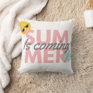De zomer komt roze en grijze typografie kussen