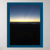 De zon begint langs de oceaan poster (Voorkant)