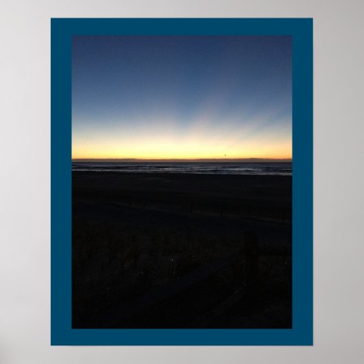 De zon begint langs de oceaan poster (Voorkant)