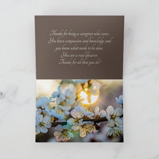 De zon en Japanse abrikozenbloemen Bedankkaart (Binnen)