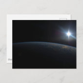 De zon gaat onder aan de horizon van de aarde. briefkaart (Voorkant / Achterkant)