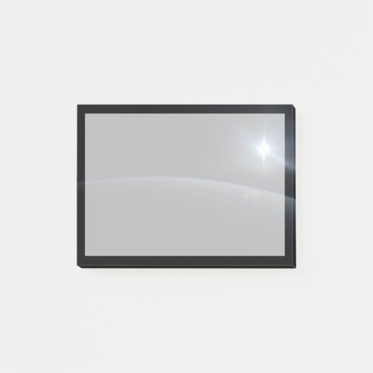 De zon gaat onder aan de horizon van de aarde. post-it® notes (Voorkant)