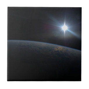 De zon gaat onder aan de horizon van de aarde. tegeltje
