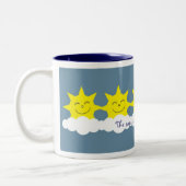 De zon komt naar buiten in de mok (Links)