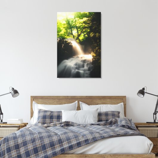 De zon schijnt op een magische waterval canvas afdruk (Insitu (Slaapkamer))
