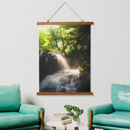 De zon schijnt op een magische waterval hangend wandkleed (Woonkamer)