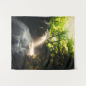 De zon schijnt op een magische waterval wandkleed (Voorkant (horizontaal))