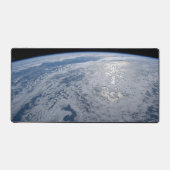 De zon straalt uit op de Stille Zuidzee. Bureaumat (Voorkant)