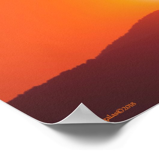 De zon zit bovenop de berg poster (Hoek)