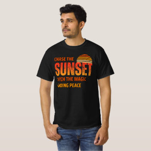 De zonsondergang achtervolgen t-shirt