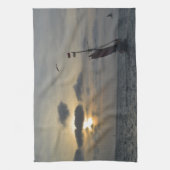 De zonsondergang binnenvaren theedoek (Verticaal)