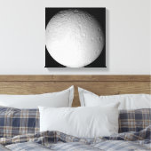 De zuidpool van de maan van Saturnus Tethys Canvas Afdruk (Insitu (Slaapkamer))