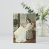 De zus van de kunstenaar bij een raam | Berthe Mor Briefkaart (Staand voorkant)