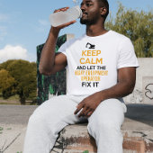 De zware materiaalexploitant houdt kalm t-shirt