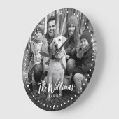 De Zwarte en Witte Foto van de familie met Modern  Grote Klok (Hoek)