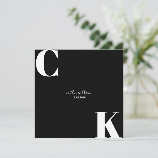 De zwarte en Witte Initialen sparen de Uitnodiging (Staand voorkant)