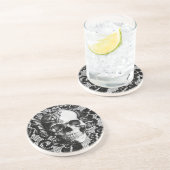 De zwarte en witte rozenschedel op de achtergrond  zandsteen onderzetter (Zijkant)