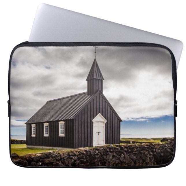 De Zwarte Kerk van Budir, IJsland Laptop Sleeve (Voorkant)