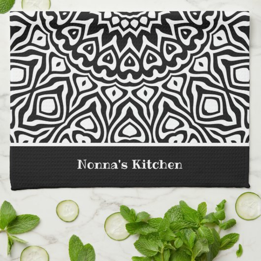 De zwarte keuken van Nonna en het witte Mandala Pa Theedoek (Gevouwen)