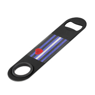 De zwarte royal van SlipperyJoe's Gay Leather Prid Speed Flessenopener