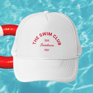 De Zwemclub Custom Red Crest Zwemmers Wit Trucker Pet
