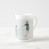 "De zwemles" bot china mok met kunst (Voorkant rechts)