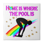 DE ZWEMMER IS ALTIJD KLAAR VOOR HET ZWEMBAD TEGELTJE (Voorkant)