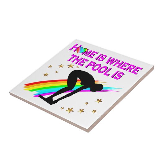 DE ZWEMMER IS ALTIJD KLAAR VOOR HET ZWEMBAD TEGELTJE (Zijkant)