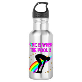 DE ZWEMMER IS ALTIJD KLAAR VOOR HET ZWEMBAD WATERFLES 