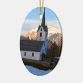 De Zwitserse kerk in de bergen Keramisch Ornament (Links)