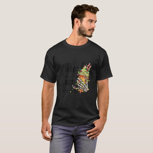 Dead Inside But Jolly AF Skeleton Drinking Coffee T-shirt (Voorkant volledig)