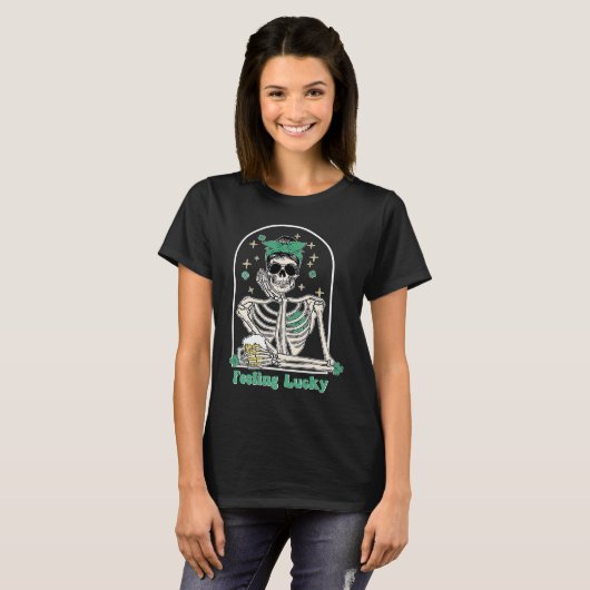 Dead Inside Feeling Lucky Skeleton Shamrocks Patri T-shirt (Voorkant volledig)