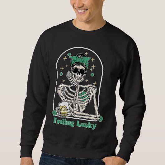 Dead Inside Feeling Lucky Skeleton Shamrocks Patri Trui (Voorkant)