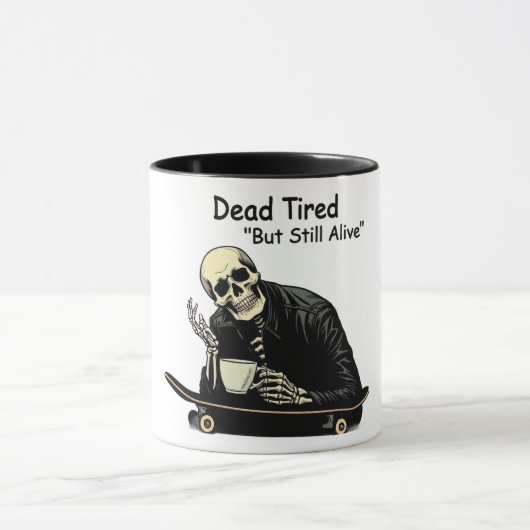 Dead Tired Skater Skeleton Coffee Mok (Midden)
