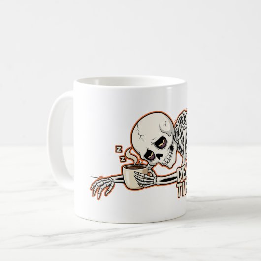 Dead Tired Skeleton Funny Halloween Coffee Mok (Voorkant links)