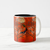 Dead Tree tussen een Oranje Scary Sky Mok (Voorkant rechts)