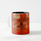 Dead Tree tussen een Oranje Scary Sky Mok (Voorkant links)