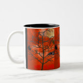 Dead Tree tussen een Oranje Scary Sky Mok (Links)